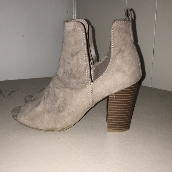 Grey open toed boots - Picture 2 of 2